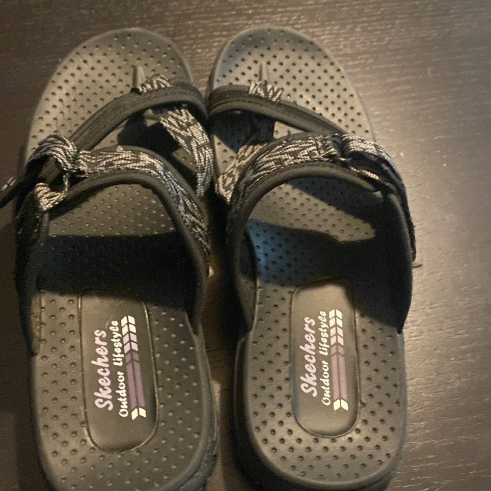 Sketchers sandals